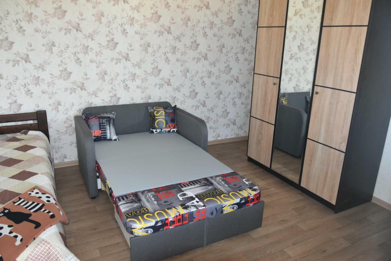 Три Кошки Hotel Chornomorsk Exterior photo