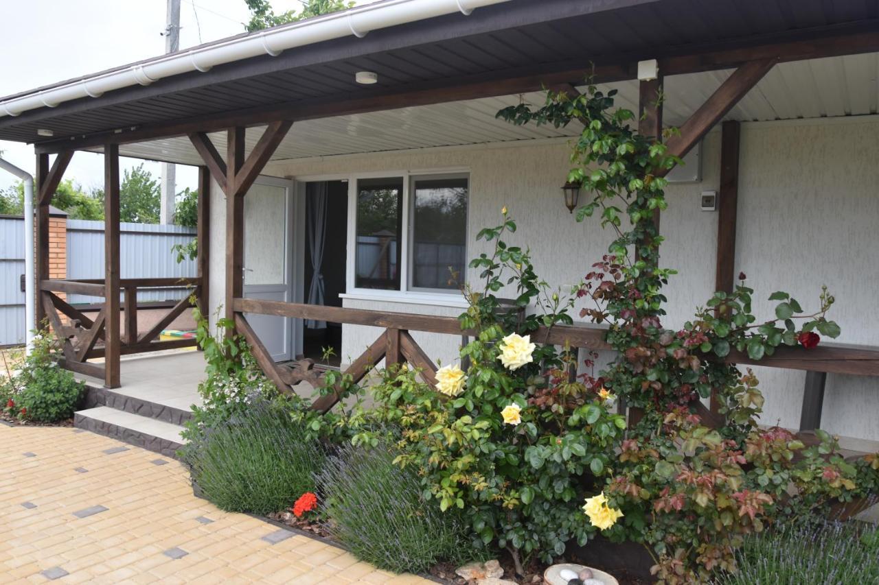 Три Кошки Hotel Chornomorsk Exterior photo